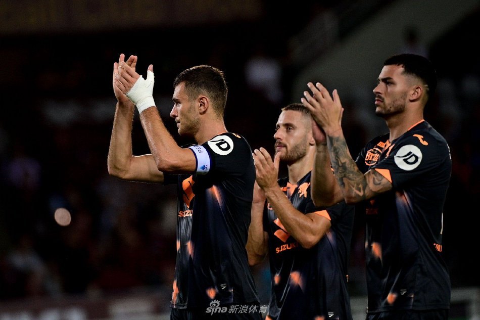 奠定新的高 奠定新的高